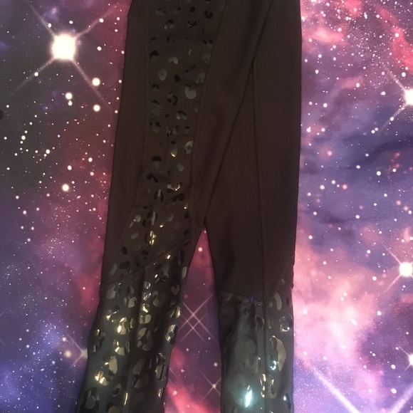 Victoria Sport knockout tight with cheetah decal - Picture 5 of 5